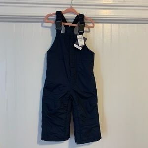 Dark blue Gap kid’s snow pants.